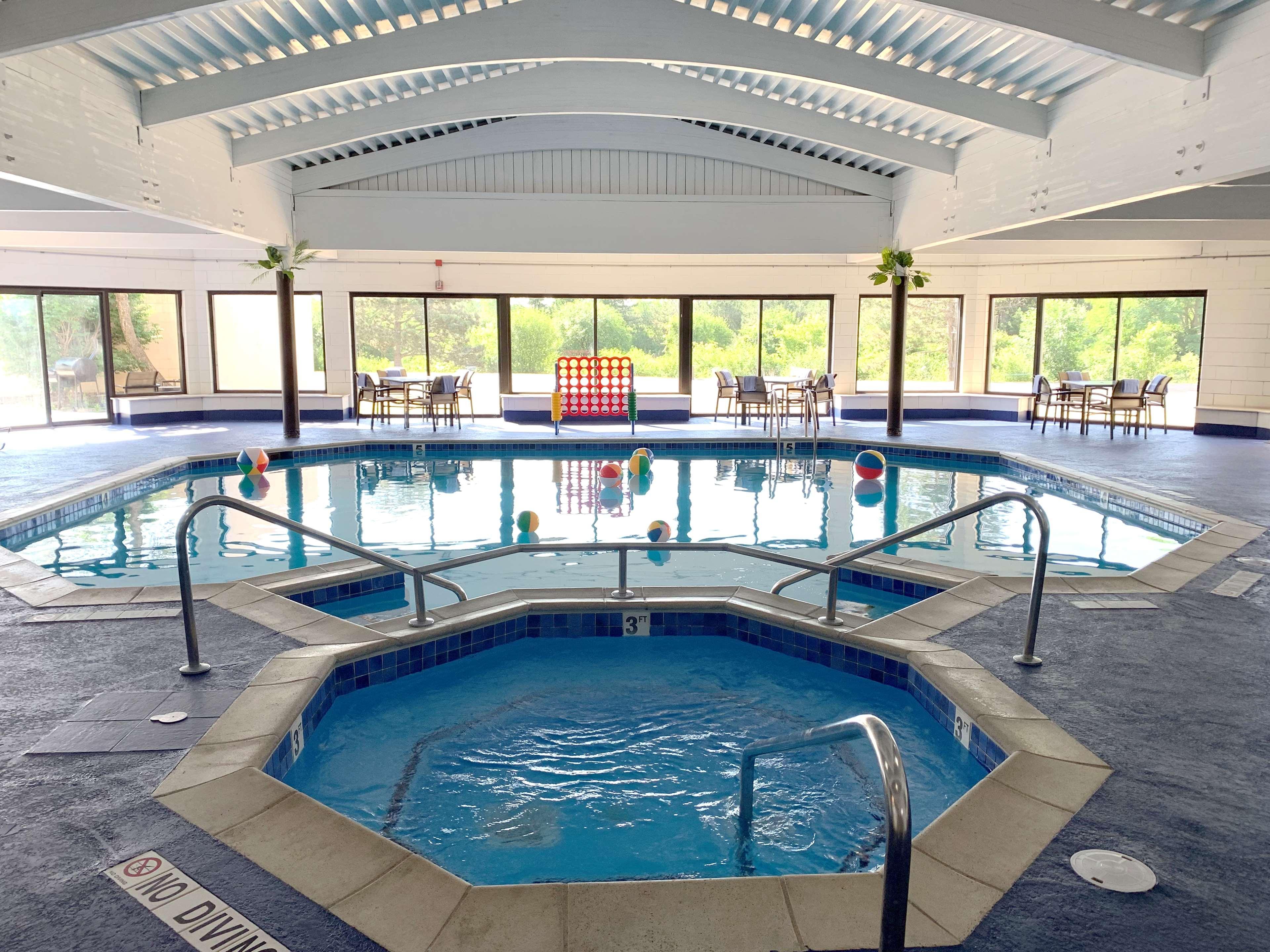 Radisson Hotel Detroit-Farmington Hills Bagian luar foto