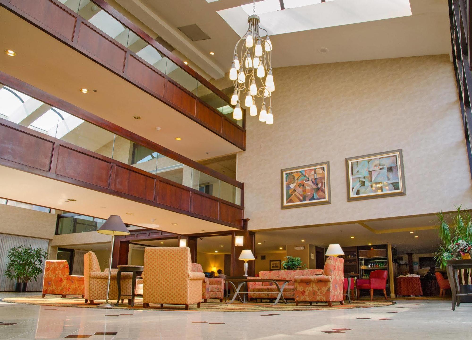 Radisson Hotel Detroit-Farmington Hills Bagian luar foto