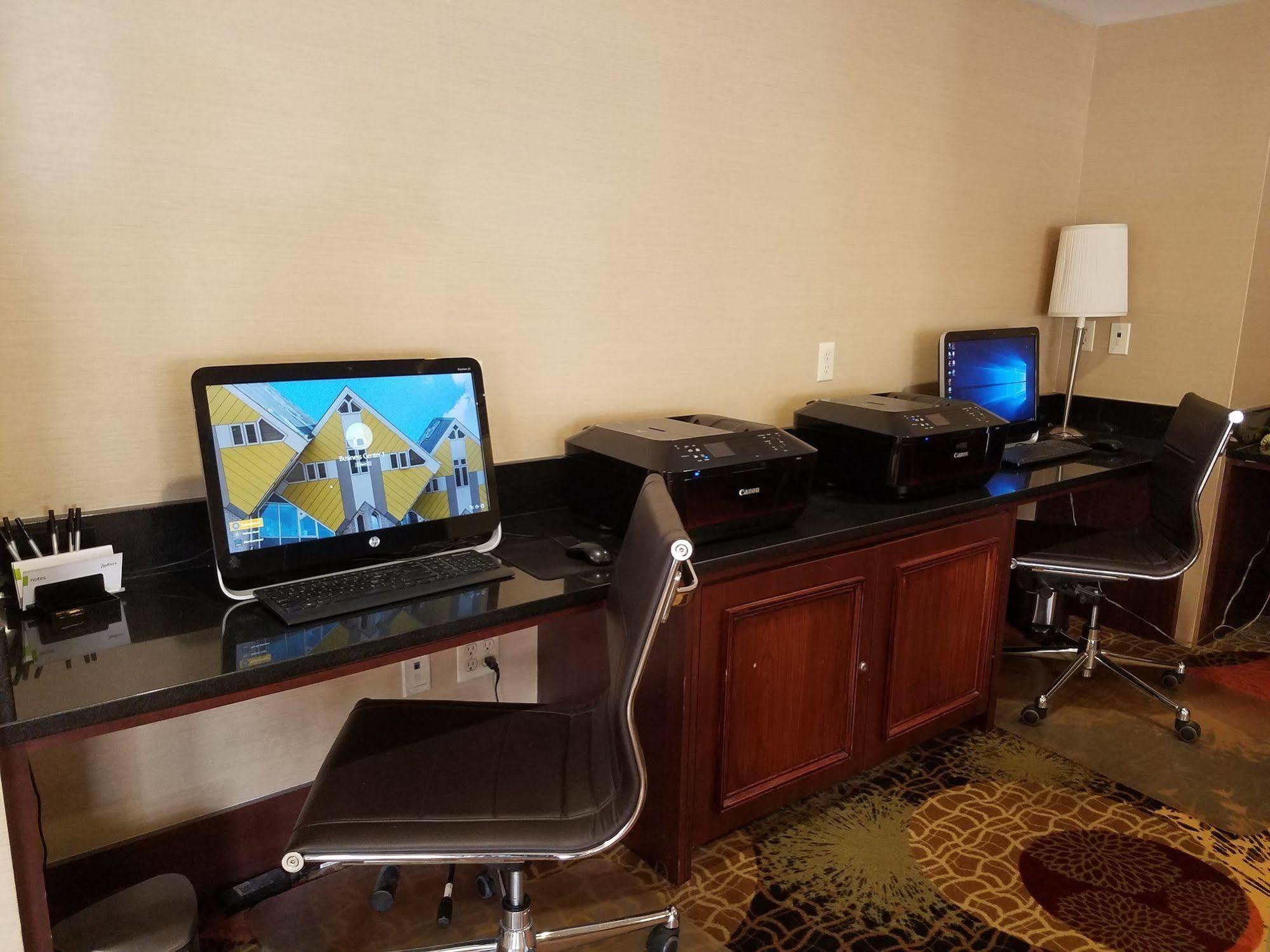 Radisson Hotel Detroit-Farmington Hills Bagian luar foto