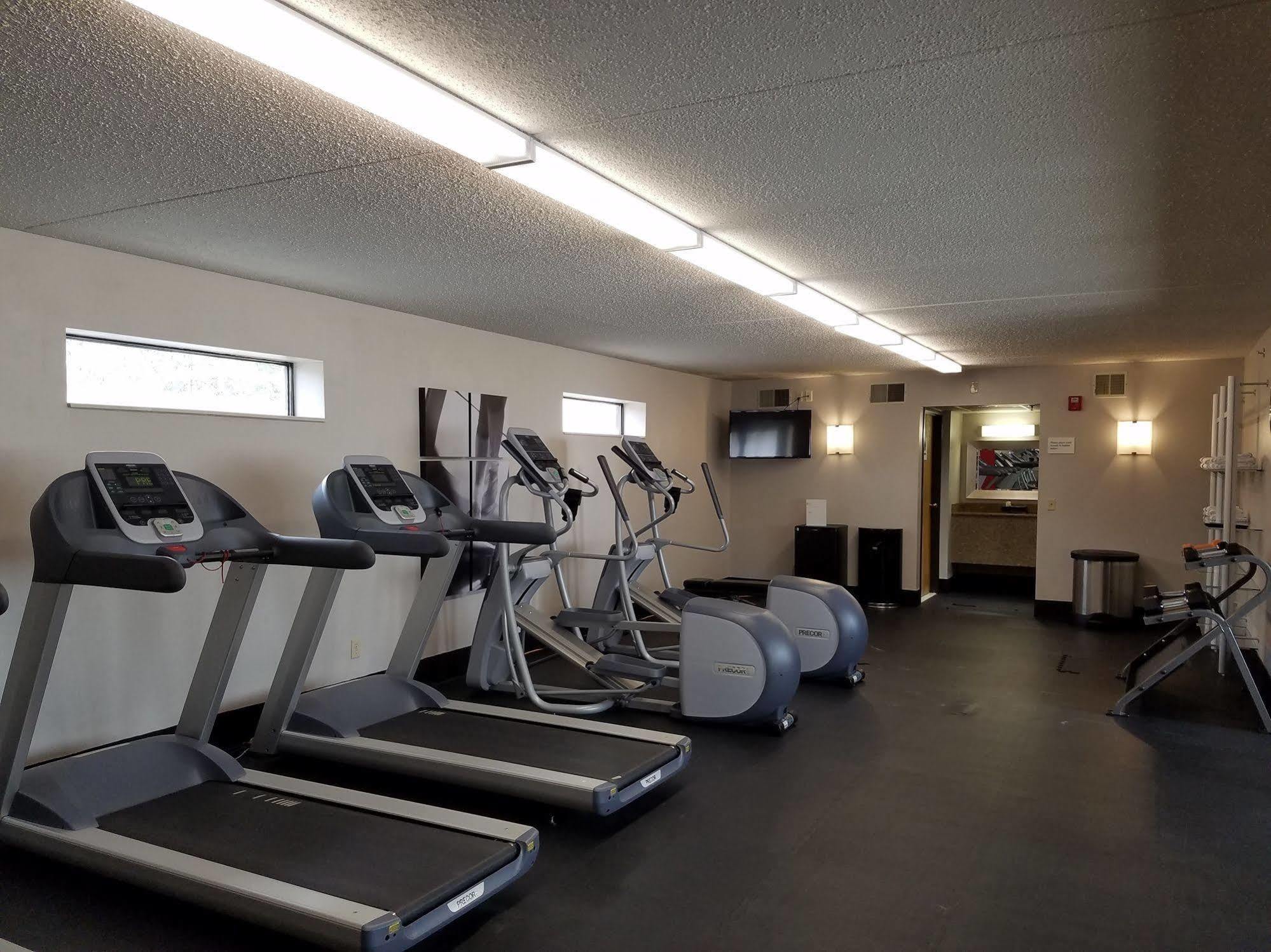 Radisson Hotel Detroit-Farmington Hills Bagian luar foto